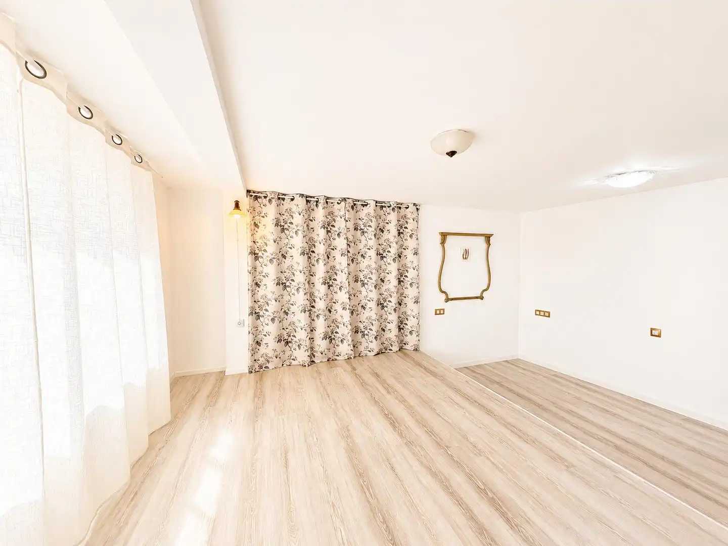 Bedroom of Flat for sale in Sueca  with Air Conditioner, Terrace and Storage room