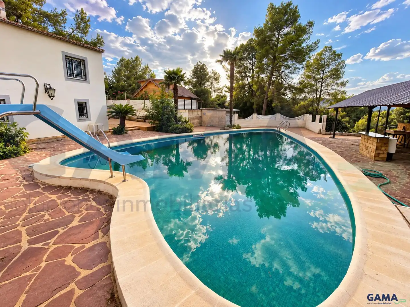Villa con piscina in vendita a Alberic