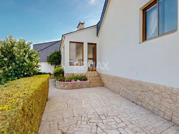 Vista exterior de Casa o chalet en venta en Vigo  con Calefacción, Jardín privado y Parquet