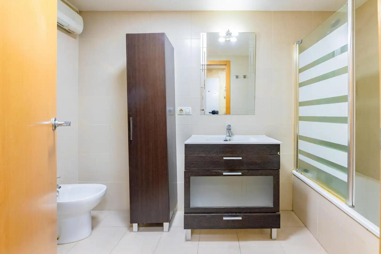 Bathroom of Flat for sale in Paterna  with Air Conditioner, Storage room and Balcony