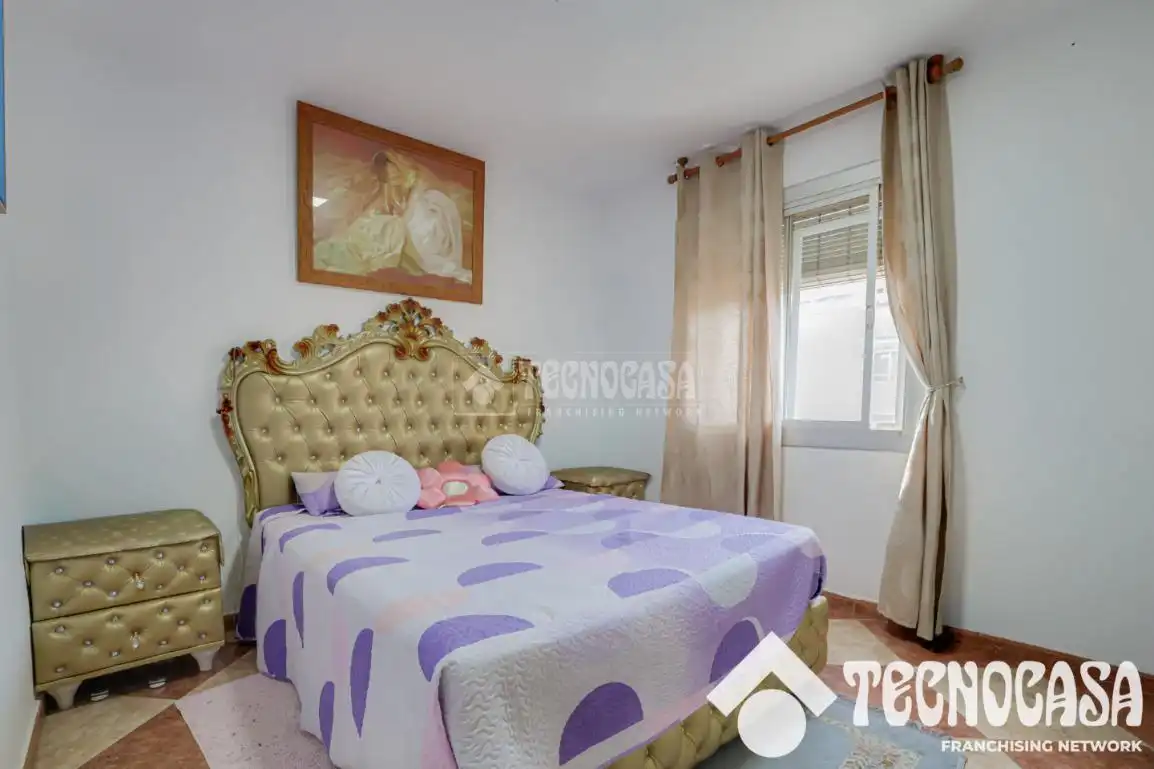 Schlafzimmer von Wohnung zum Verkauf in Badalona mit Klimaanlage und Balkon