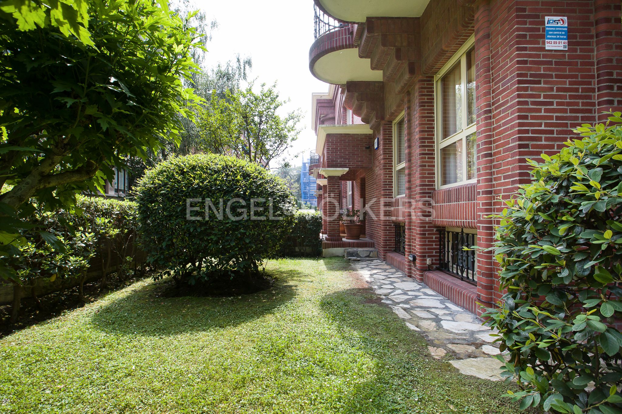 Vista exterior de Casa o xalet en venda en Getxo  amb Calefacció, Jardí privat i Parquet