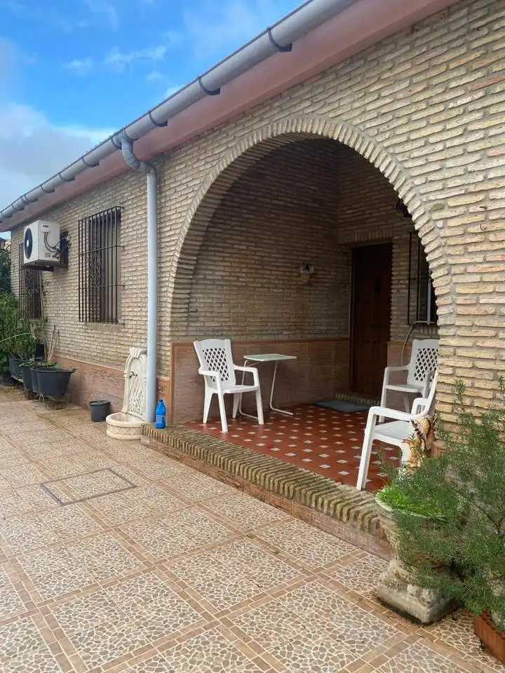 Terrassa de Casa o xalet en venda en Dos Hermanas amb Aire condicionat, Jardí privat i Piscina