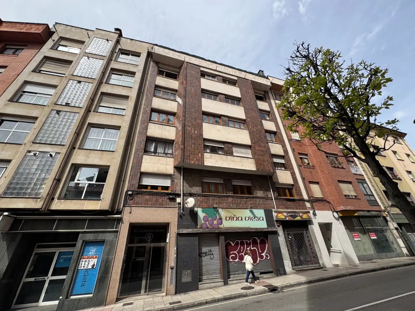 Vista exterior de Pis en venda en Oviedo  amb Calefacció, Parquet i Forn