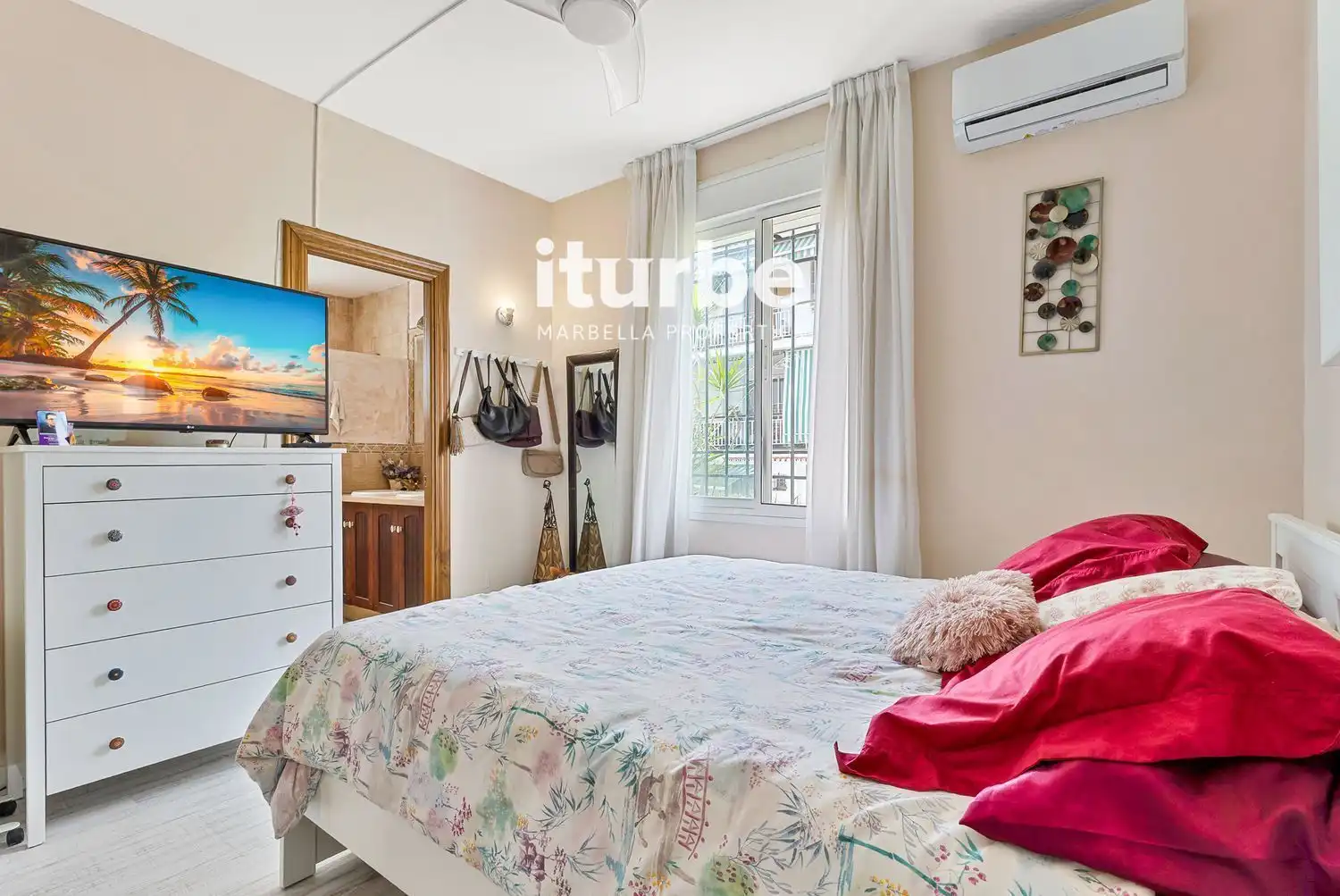 Habitación de Piso en venta en Marbella con Aire acondicionado, Terraza y Piscina