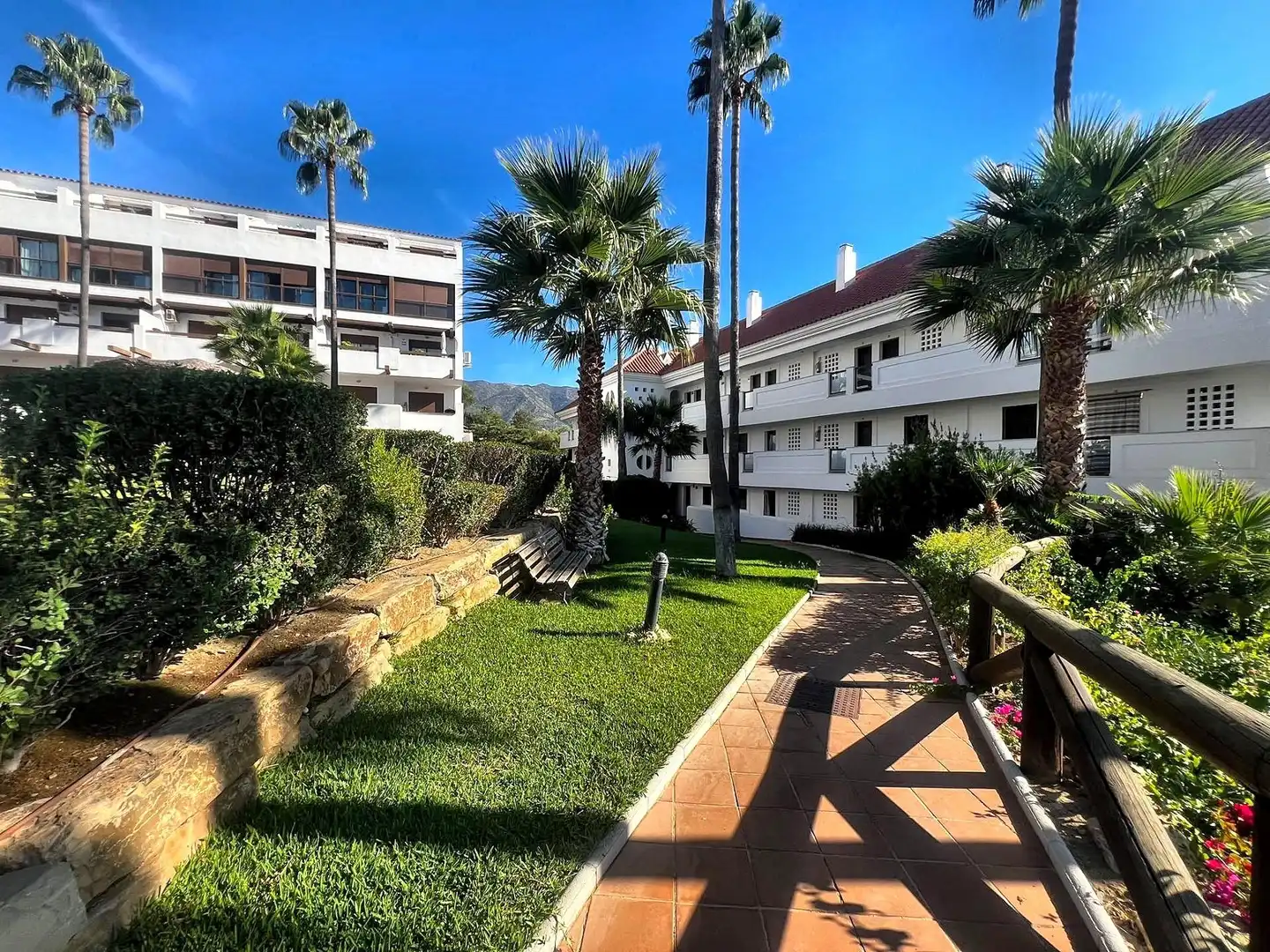 Vista exterior de Dúplex en venta en Mijas con Trastero, Amueblado y Piscina comunitaria