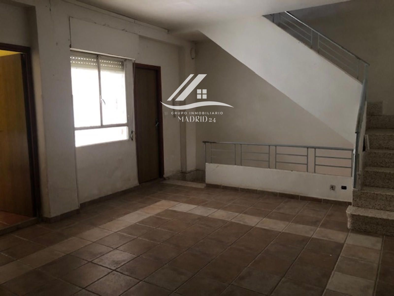 Casa adosada en venda en Blanca amb Terrassa