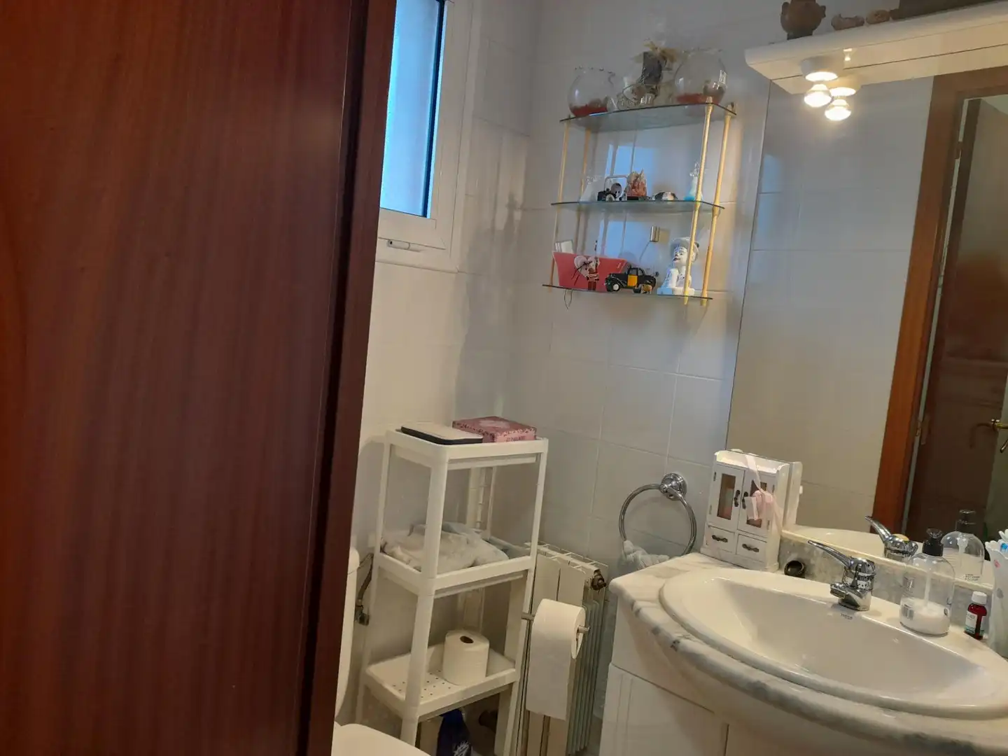 Baño de Casa adosada en venta en Abrera con Calefacción, Jardín privado y Terraza