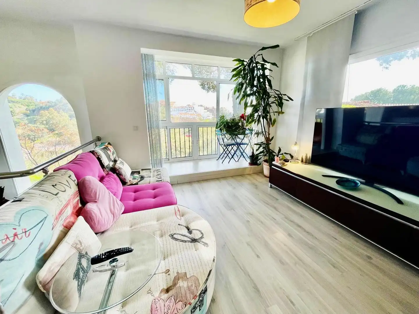 Sala d'estar de Casa o xalet en venda en Benalmádena amb Aire condicionat, Calefacció i Jardí privat