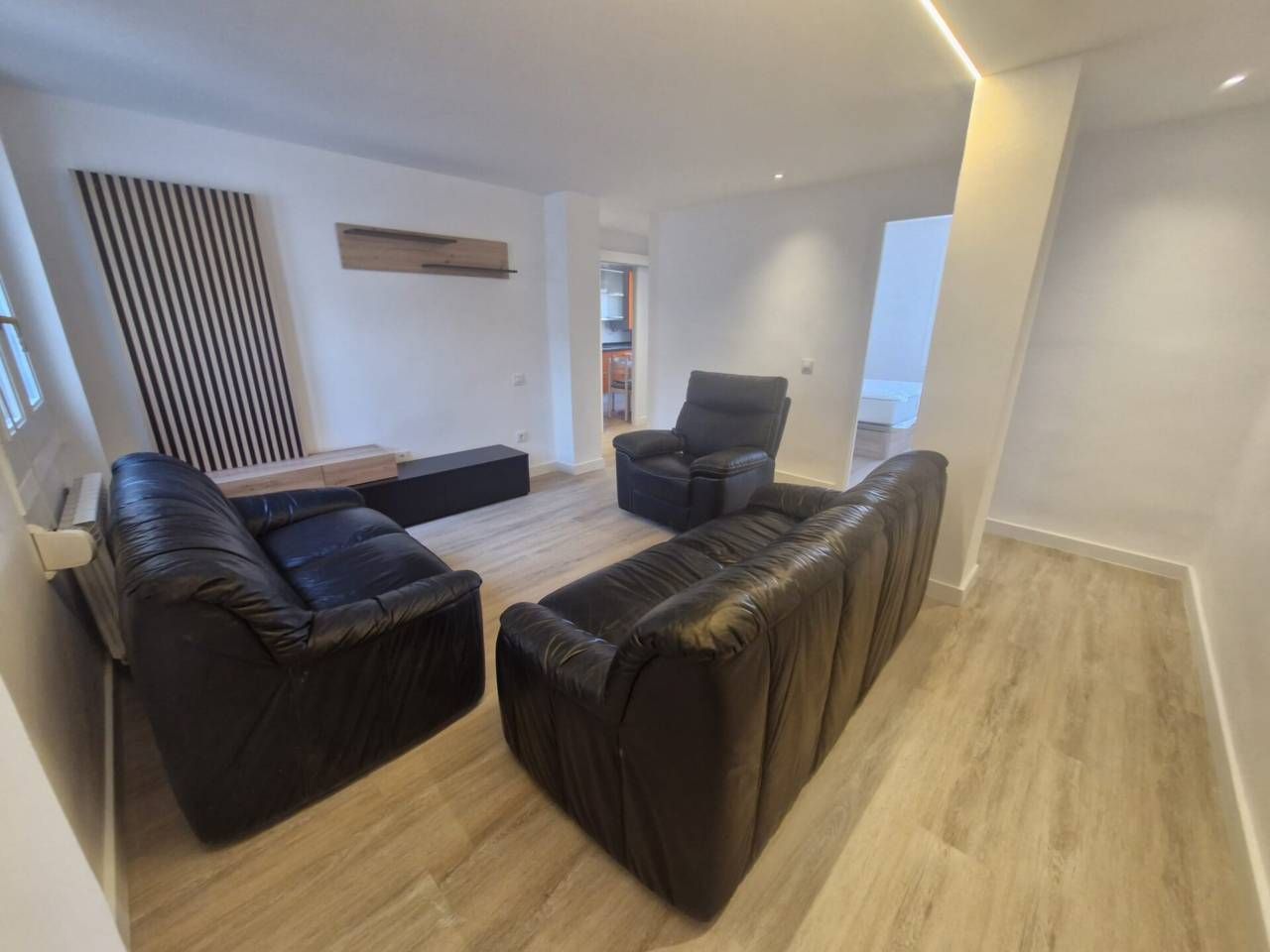 Living room of Flat to rent in  Logroño  with Heating, Parquet flooring and Furnished