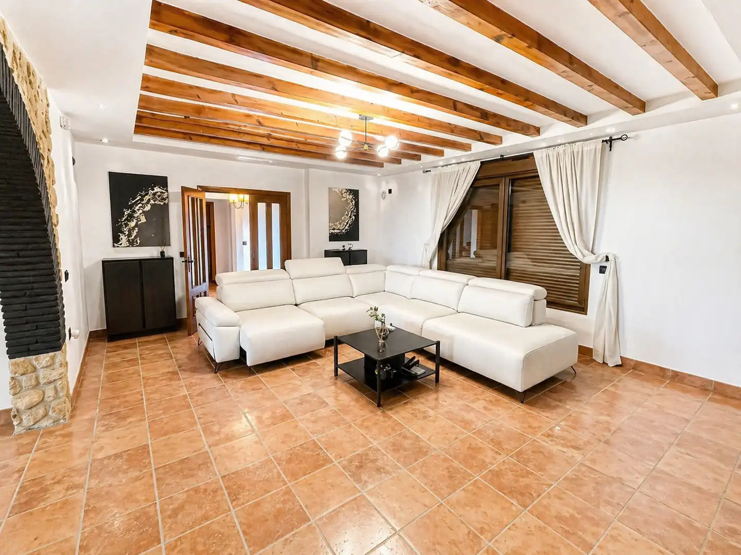 Sala d'estar de Casa o xalet en venda en Arcos de la Frontera amb Aire condicionat, Jardí privat i Terrassa