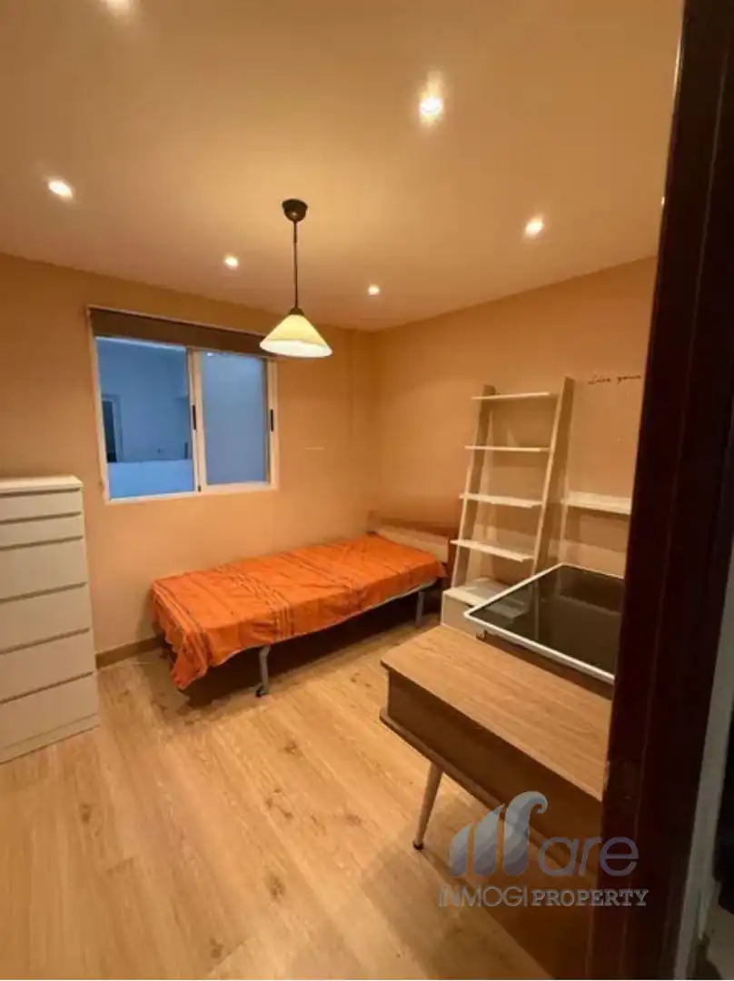 Habitación de Piso en venta en Granada con Calefacción, Terraza y Amueblado