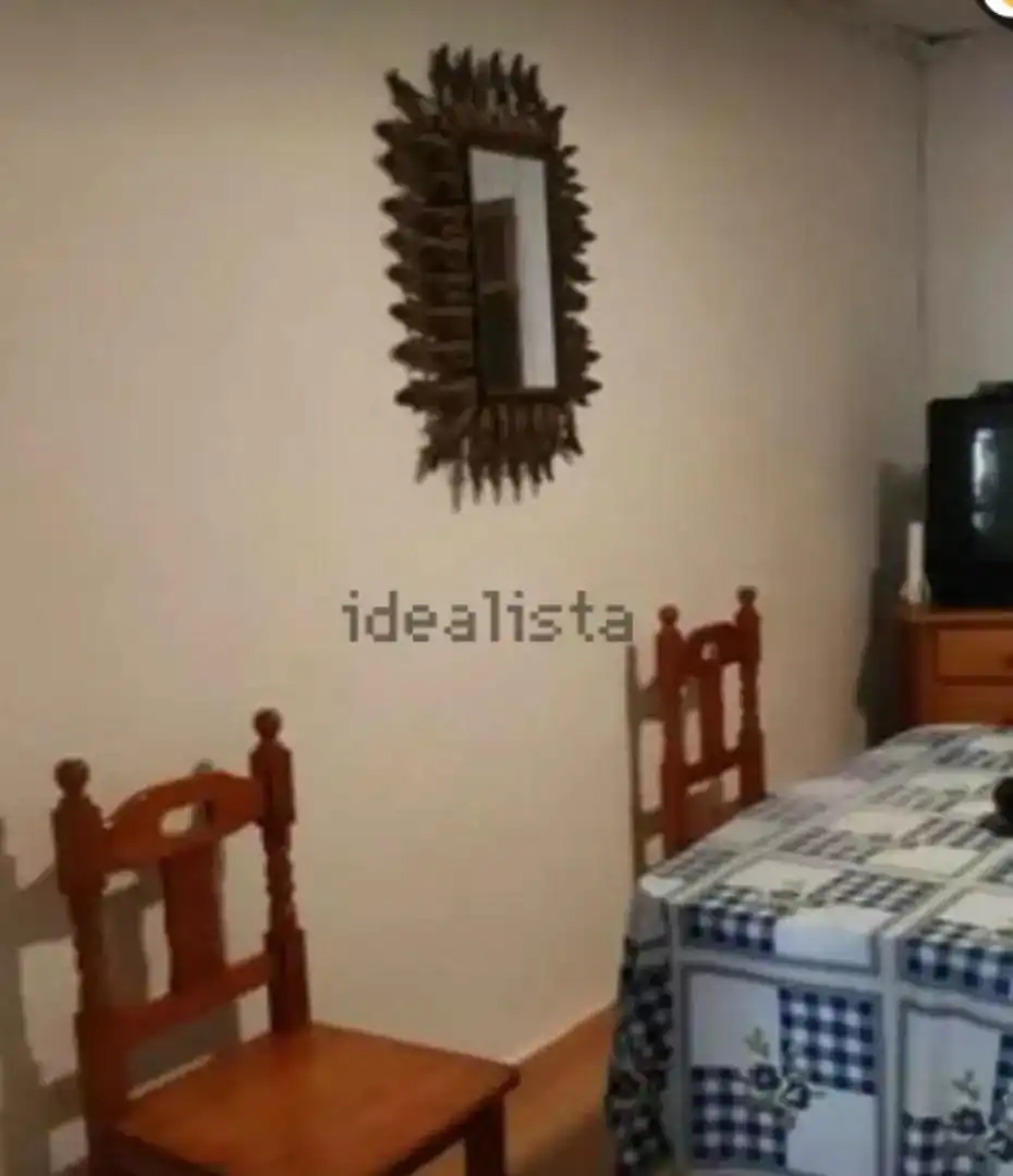 Dormitori de Casa adosada en venda en Constantina amb Parquet, Moblat i Rentadora