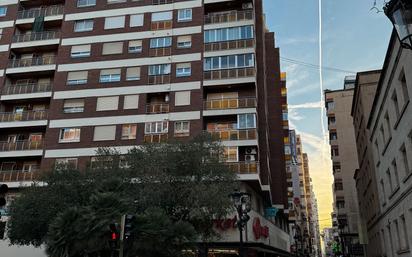 Außenansicht von Wohnung miete in Castellón de la Plana / Castelló de la Plana mit Parkett, Ofen und Waschmaschine