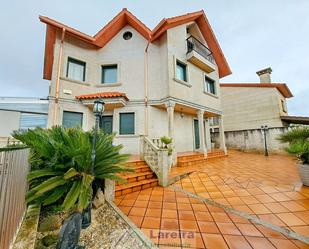 Vista exterior de Casa o xalet de lloguer en Vigo  amb Terrassa