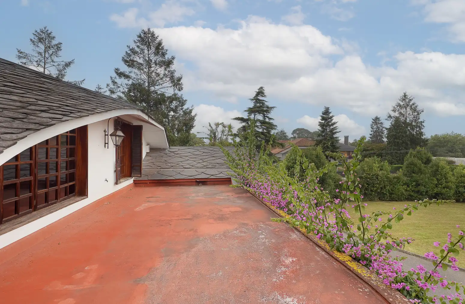 Vista exterior de Casa o xalet en venda en Gijón  amb Calefacció, Jardí privat i Parquet