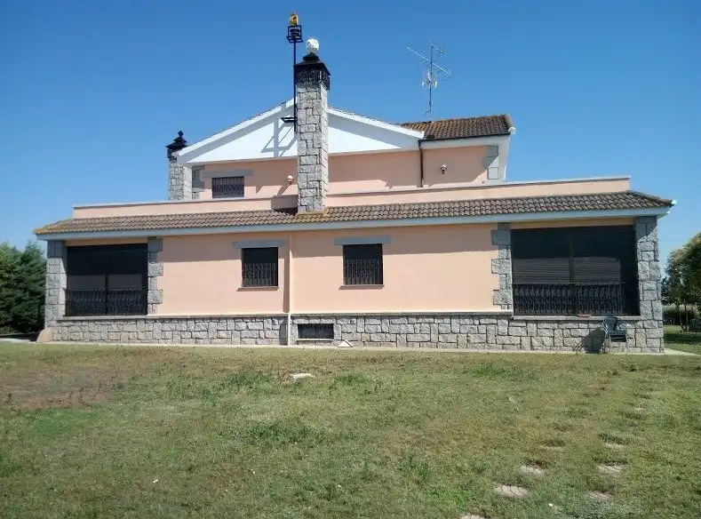 Detached house with pool for sale in Castellanos de Villiquera, imagen 3