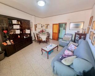 Sala d'estar de Casa adosada en venda en Arrecife amb Terrassa i Moblat