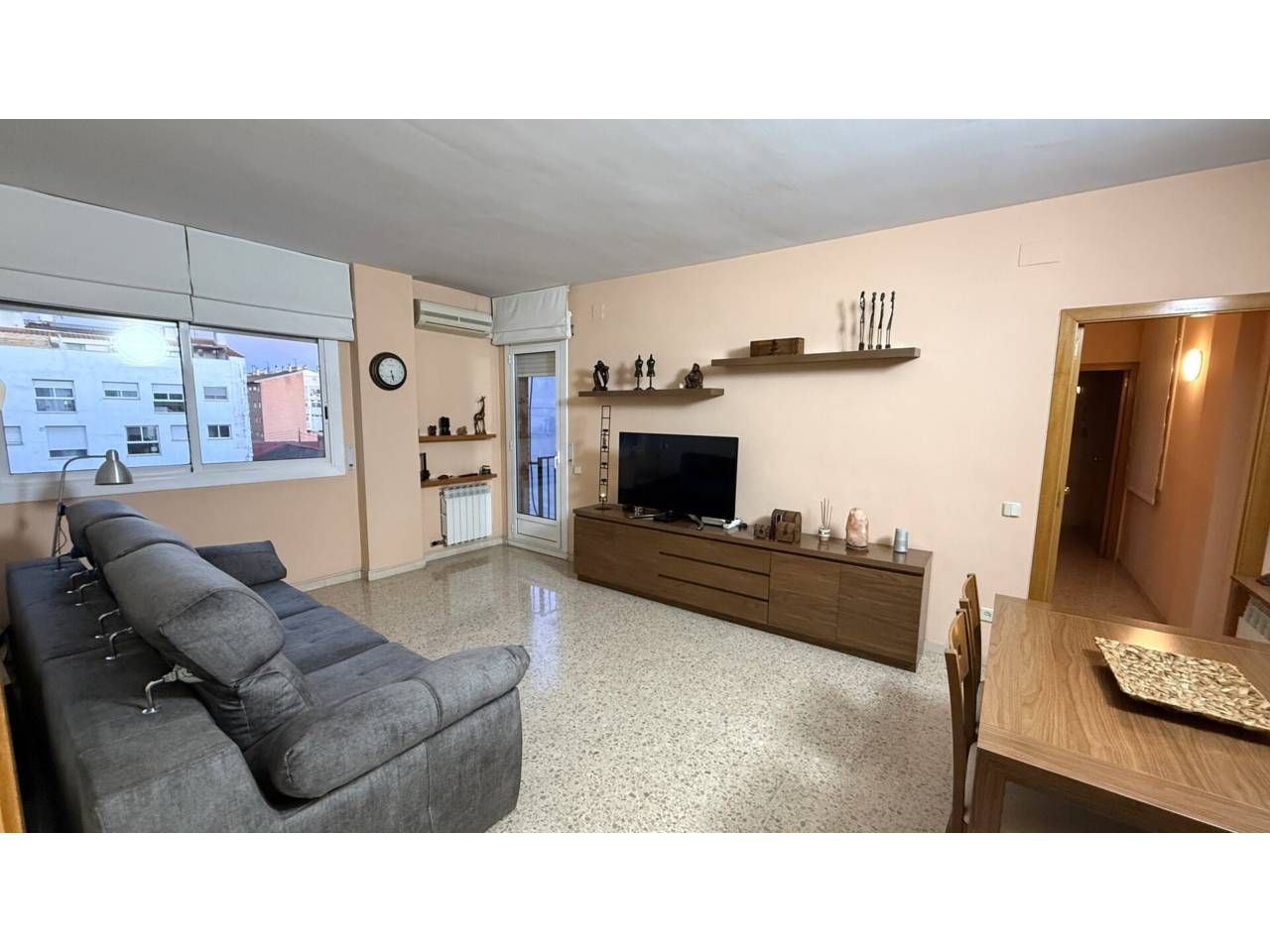 Vista exterior de Piso en venta en Cornellà de Llobregat con Balcón