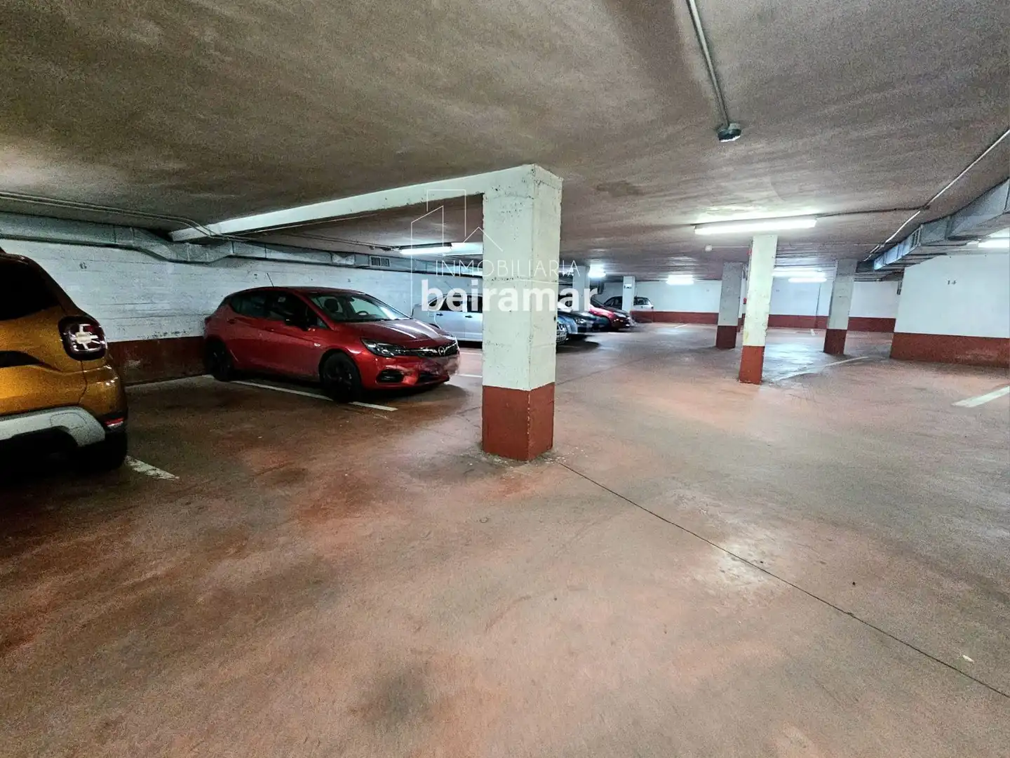 Parking de Piso en venta en Ribeira con Calefacción, Terraza y Trastero