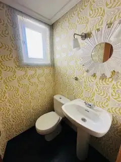 Badezimmer von Maisonette zum Verkauf in León Capital  mit Heizung und Parkett