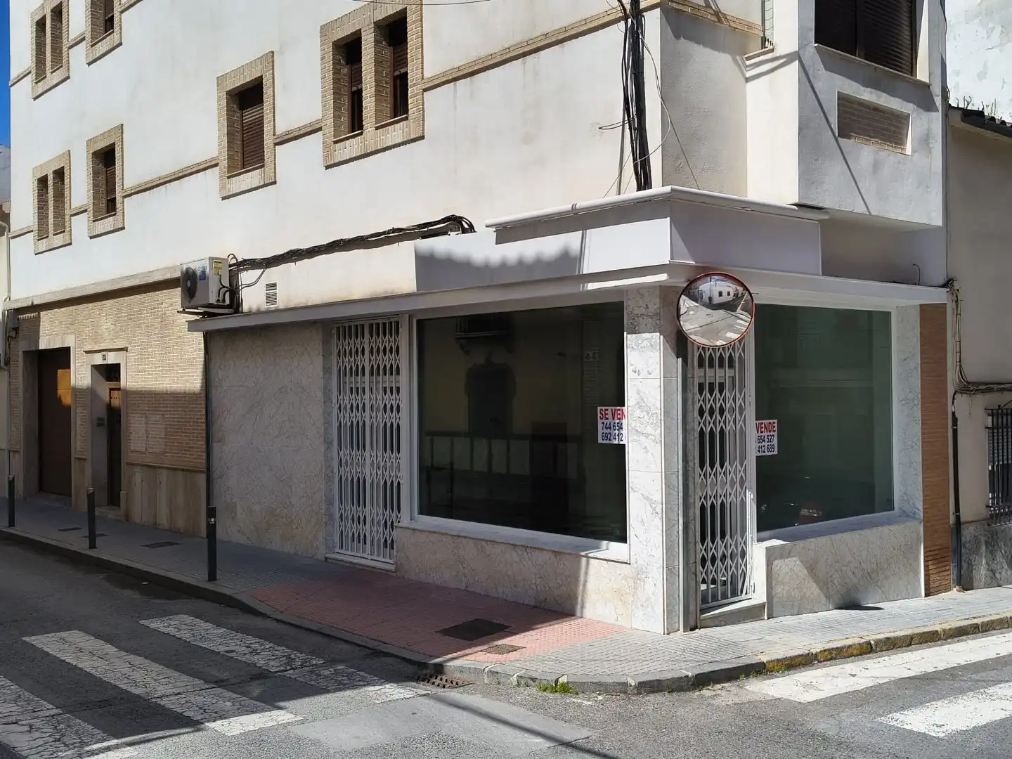 Vista exterior de Local en venta en Lucena