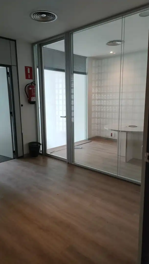 Office for rent in Barcelona  with Air Conditioner and Internet