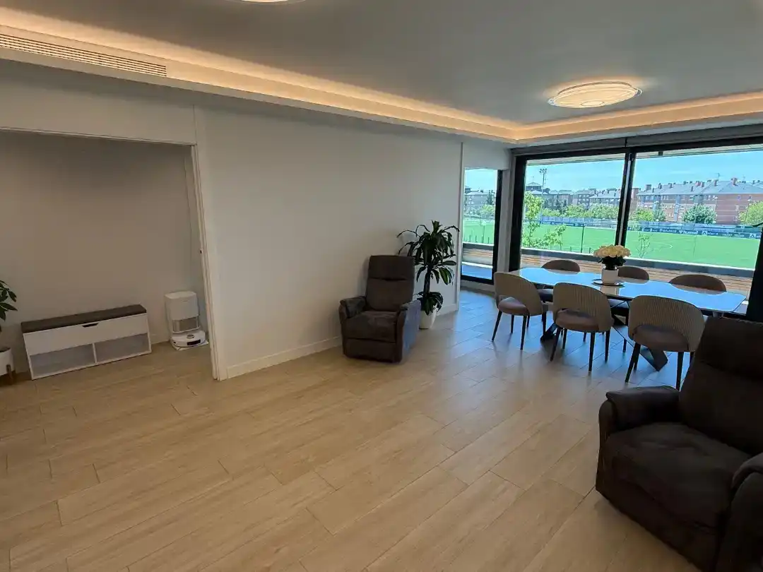 Sala d'estar de Pis en venda en Majadahonda amb Aire condicionat, Piscina i Balcó