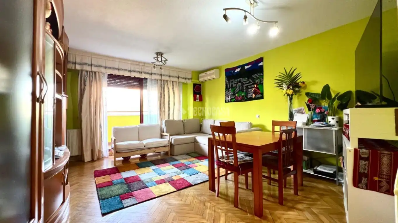Living room of Flat for sale in Madrid  with Air Conditioner, Heating and Parquet flooring