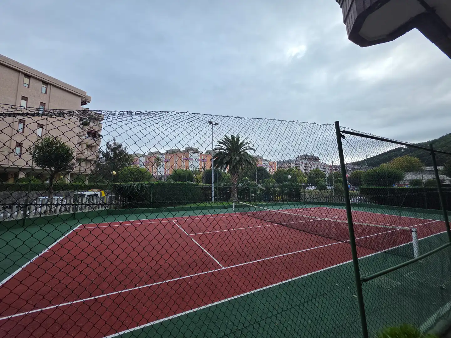 Außenansicht von Wohnung zur Miete in Castro-Urdiales mit Privatgarten, Terrasse und Schwimmbad