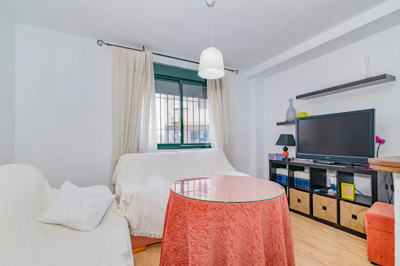 Sala d'estar de Apartament en venda en Las Gabias amb Traster i Moblat