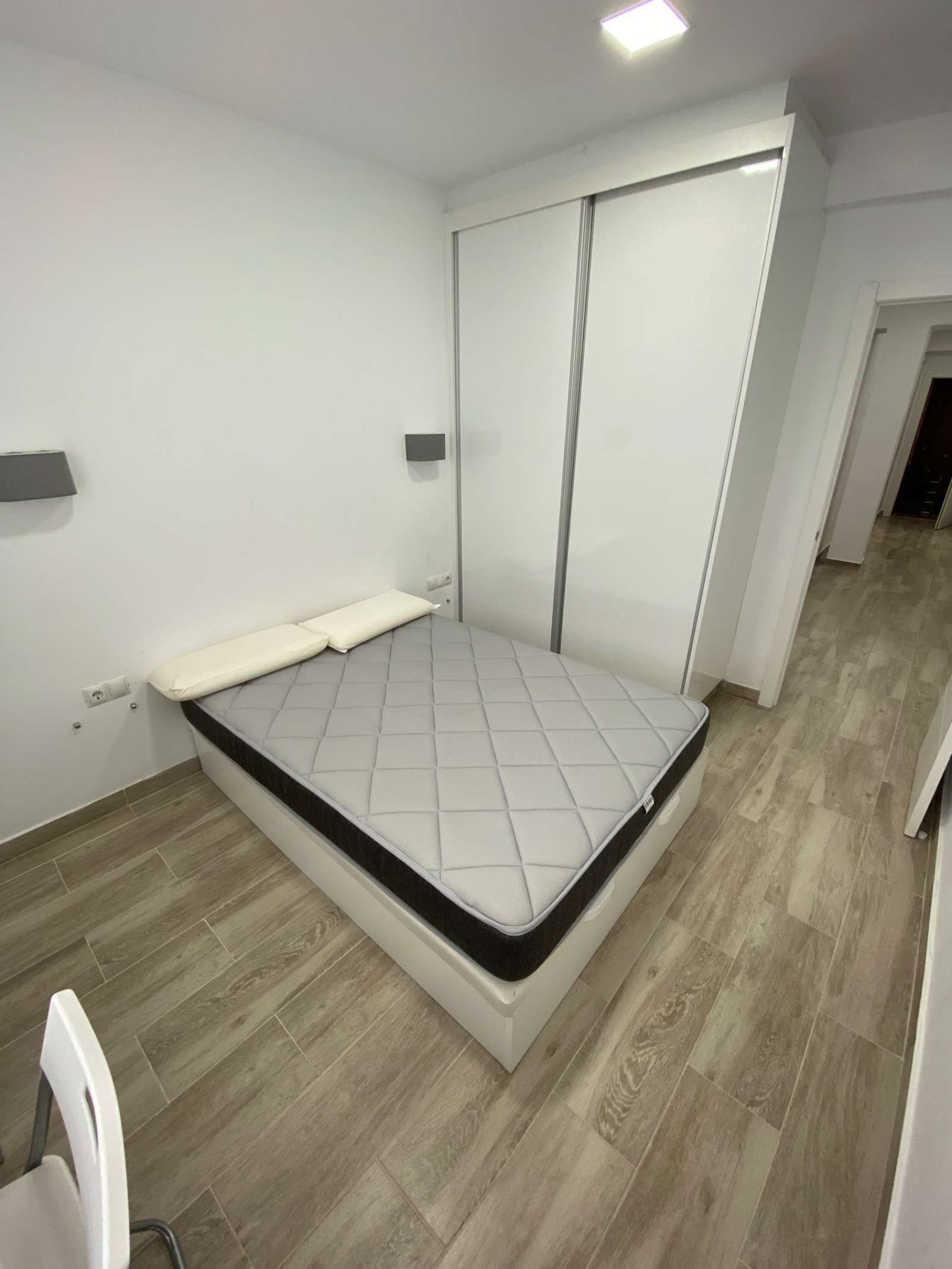 Bedroom of Flat for share in  Valencia Capital  with Air Conditioner, Heating and Terrace