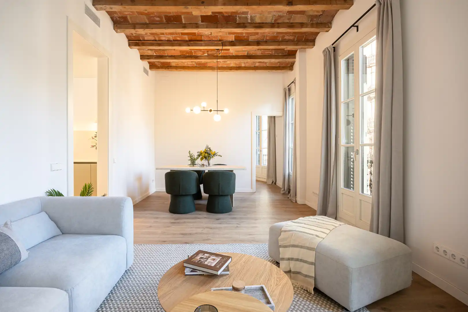 Sala d'estar de Pis en venda en Barcelona amb Aire condicionat, Calefacció i Parquet