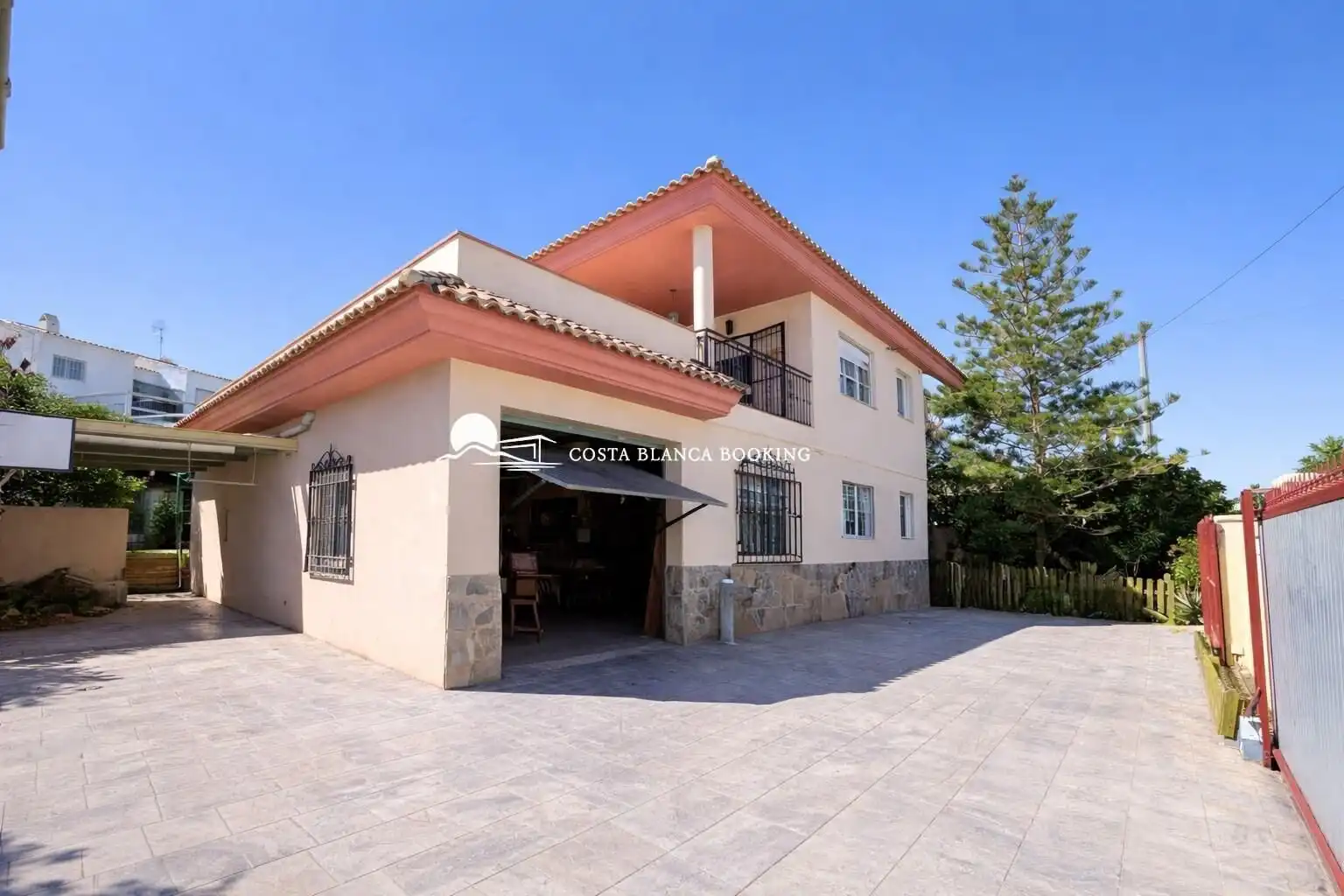 Vista exterior de Casa o xalet en venda en L'Alfàs del Pi amb Aire condicionat, Jardí privat i Terrassa