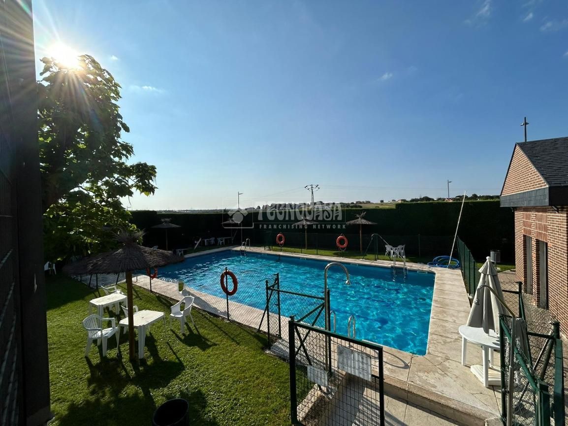 Swimming pool of Single-family semi-detached for sale in Móstoles