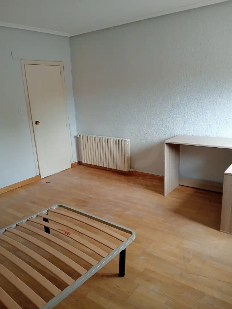 Schlafzimmer von Wohnung zur Miete in Sariegos mit Heizung und Terrasse