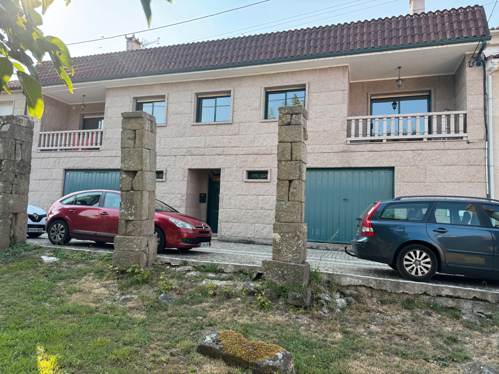 Vista exterior de Casa adosada en venta en Melón con Calefacción, Jardín privado y Trastero