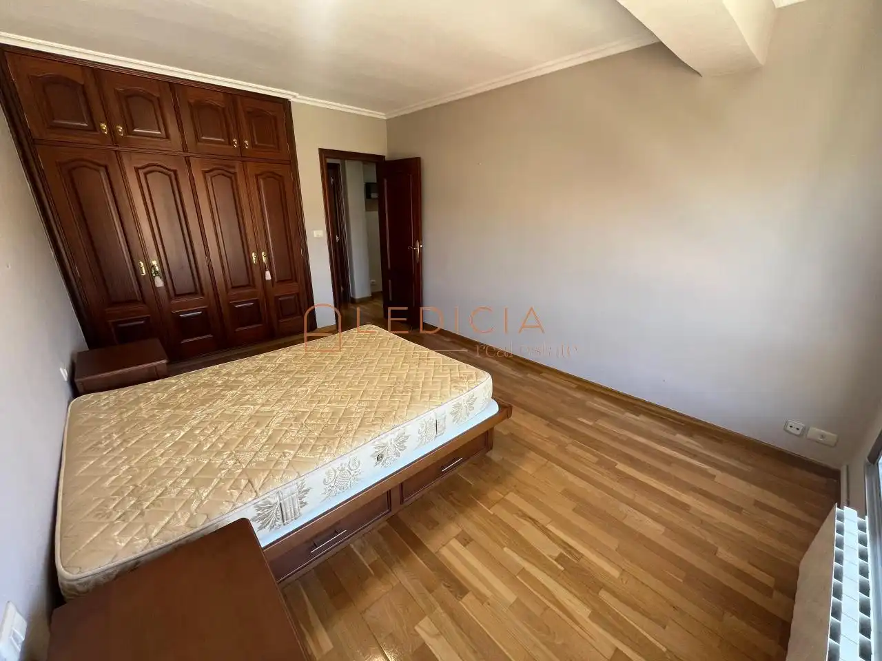Habitación de Piso de alquiler en Vigo  con Calefacción, Parquet y Amueblado