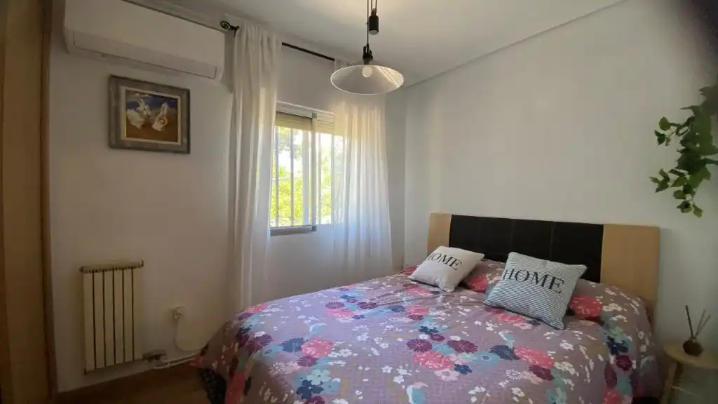 Dormitori de Casa o xalet en venda en Cadalso de los Vidrios amb Aire condicionat, Calefacció i Jardí privat