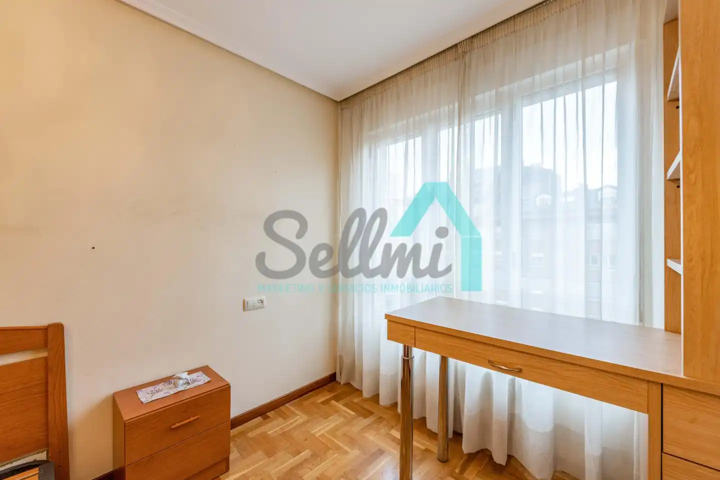 Schlafzimmer von Wohnung zur Miete in Oviedo  mit Heizung, Parkett und Möbliert