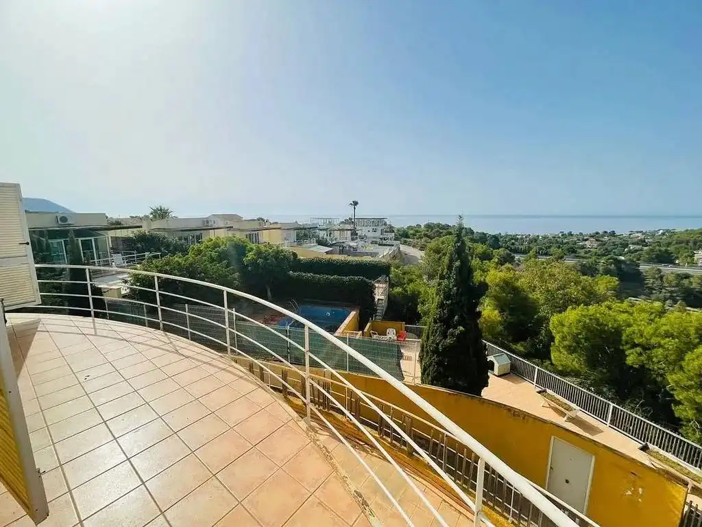 Vista exterior de Casa o xalet en venda en Altea amb Jardí privat i Terrassa