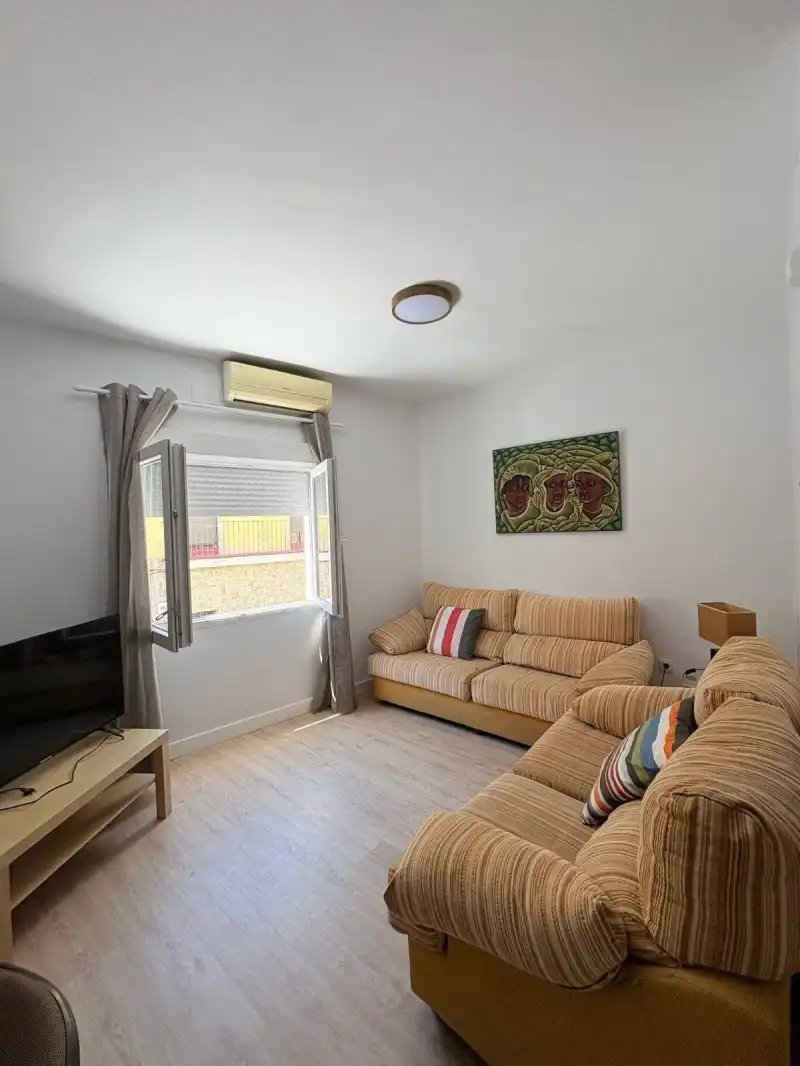 Wohnzimmer von Wohnung zur Miete in Cáceres mit Klimaanlage, Privatgarten und Terrasse