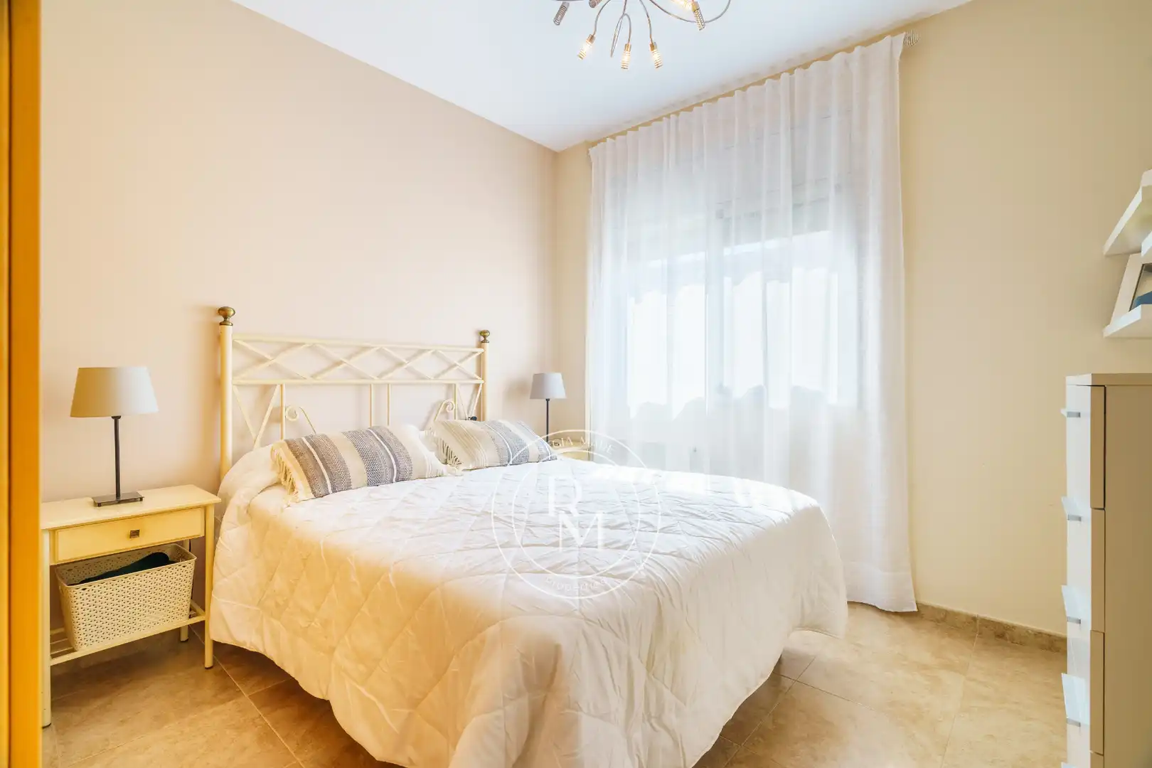 Habitación de Casa adosada en venta en Roda de Berà con Aire acondicionado, Calefacción y Jardín privado