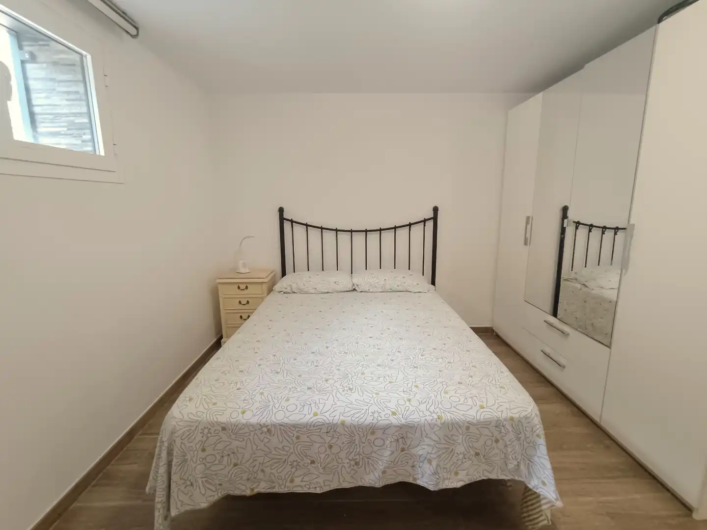 Dormitori de Apartament de lloguer en Villanueva de la Cañada amb Calefacció, Forn i Rentadora