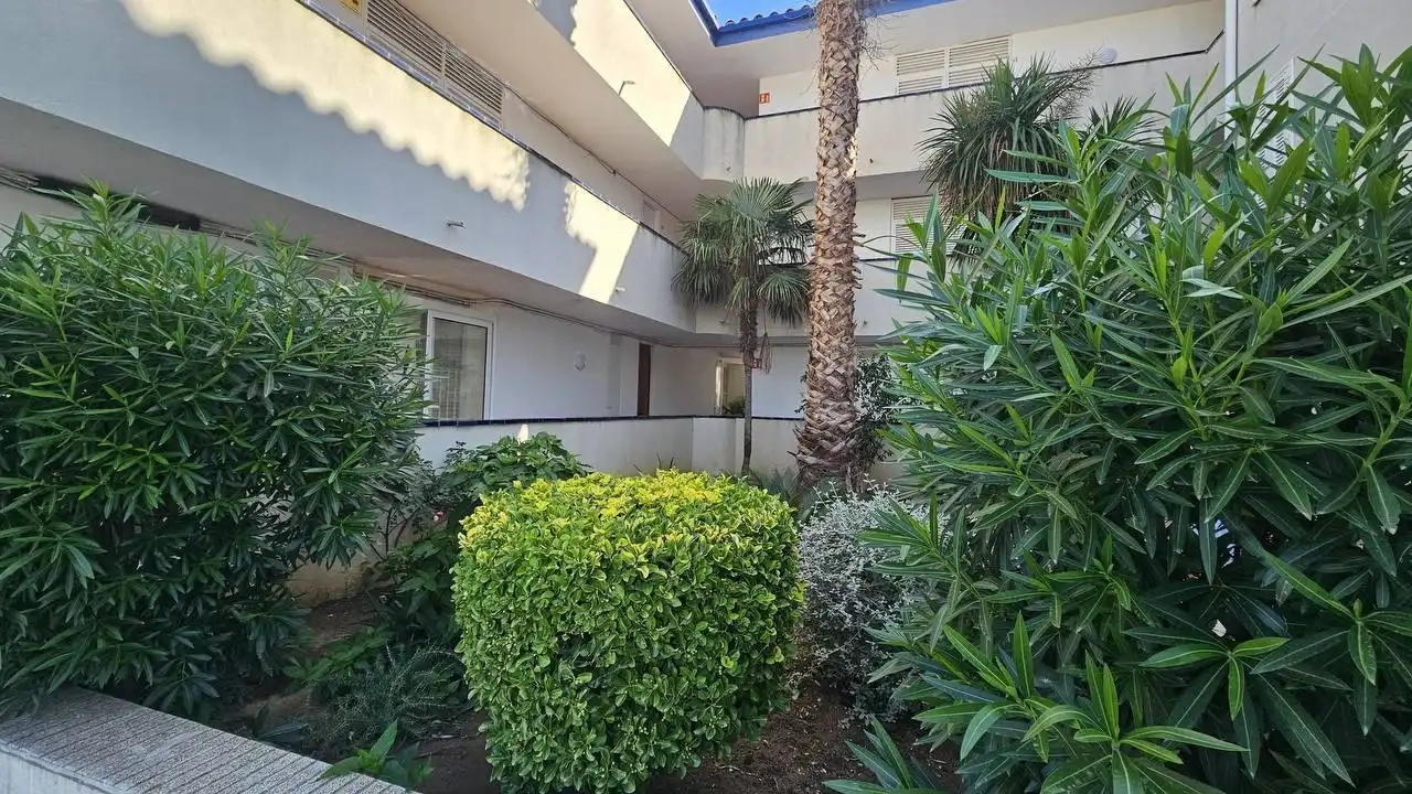 Vista exterior de Planta baja de alquiler en Roses con Aire acondicionado, Terraza y Amueblado