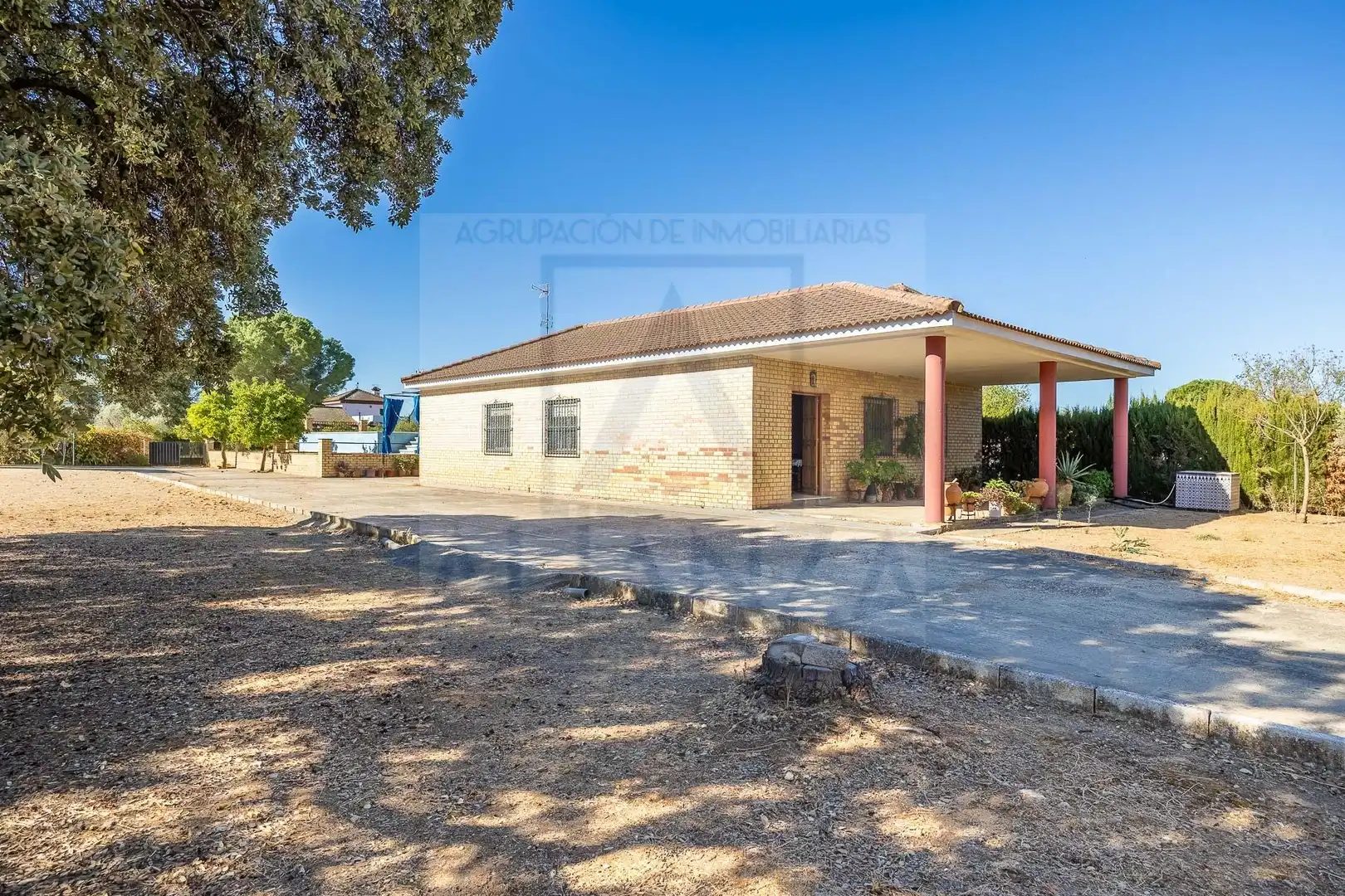 Houses for sale in Sanlúcar la Mayor, Sevilla