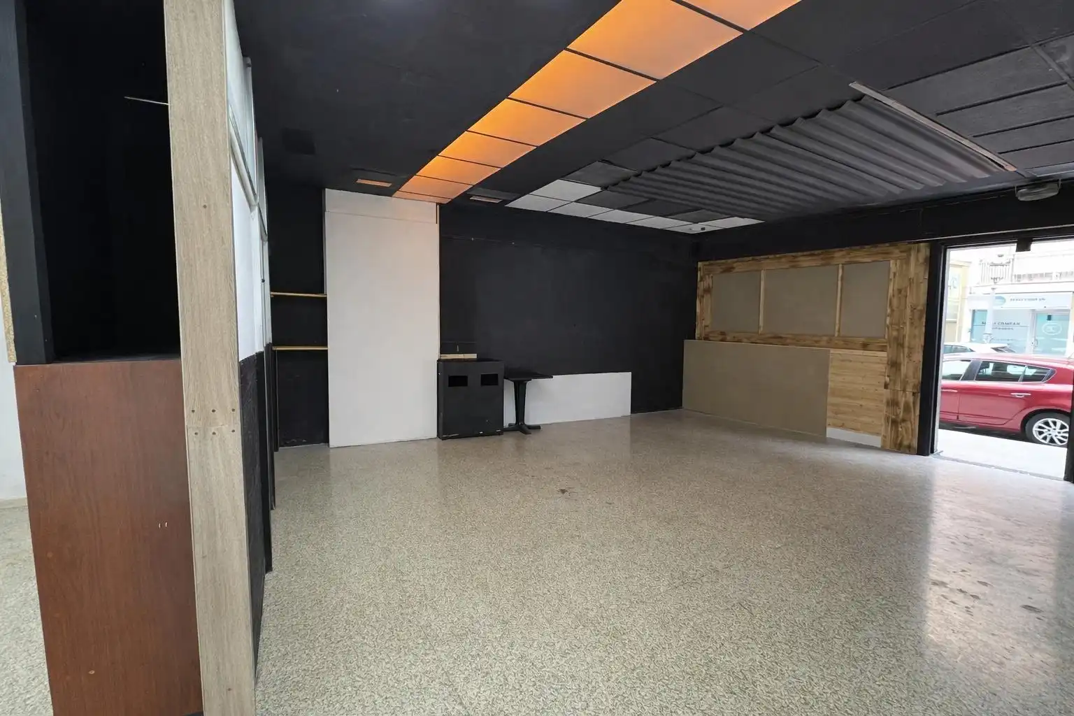 Commercial properties for sale in Carrer MARE DE DEU DE NURIA, Instituts