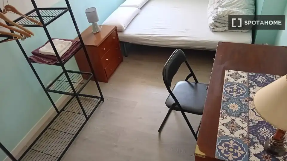 Habitación de Piso de alquiler en Madrid con Aire acondicionado, Calefacción y Amueblado