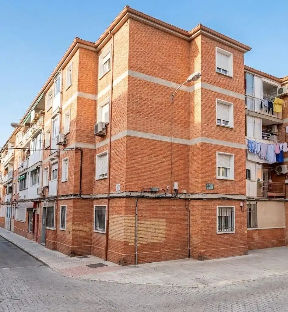 Pis amb ascensor en venda a Reyes Católicos