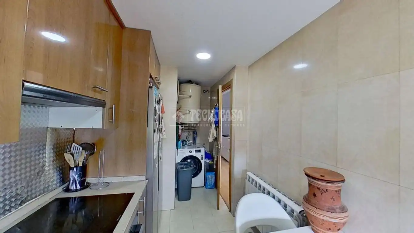 Kitchen of Flat for sale in Manresa  with Terrace and Balcony